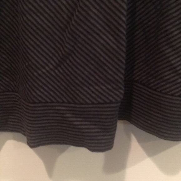 DKNY Jeans ruffle tank New With Tags - Picture 5 of 7